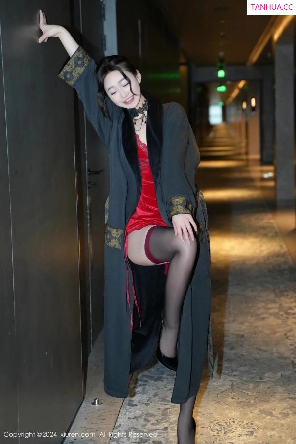   [XiuRen]高清写真图 2024.05.16 No.8547 软糖爱喝奶 黑丝美腿第8张图片